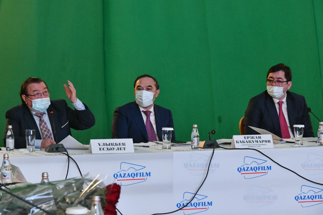 ەرالى توعجانوۆ الماتىدا شىعارماشىلىق زيالى قاۋىممەن كەزدەستى