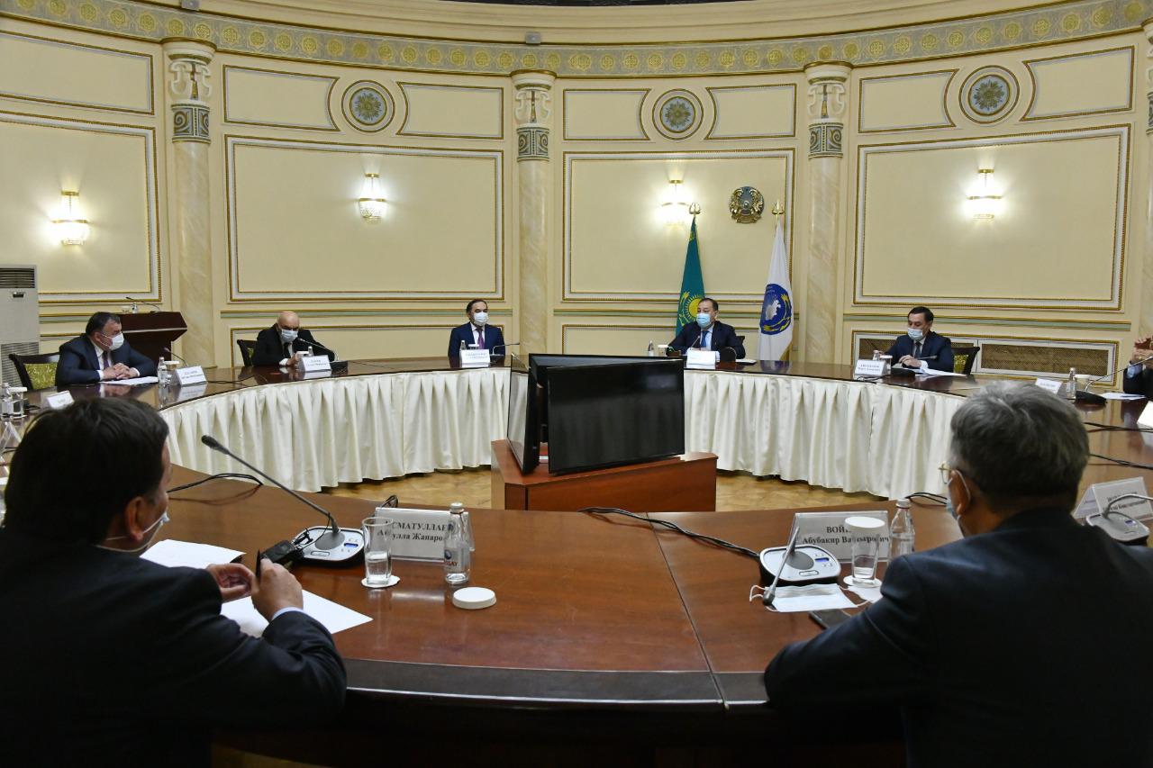 ەرالى توعجانوۆ الماتىداعى ەتنومادەني بىرلەستىكتەردىڭ كوشباسشىلارىمەن كەزدەستى