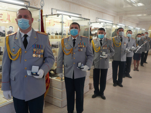 قوستانايدا 25 پوليتسەي «حالىق العىسى» مەدالىمەن ماراپاتتالدى