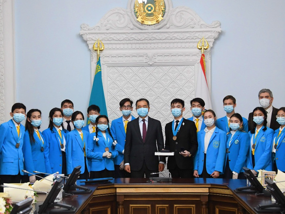 الماتىدا «ەل ءۇمىتى» جوباسىنا قاتىسقان ۇزدىك جاستار ماراپاتتالدى