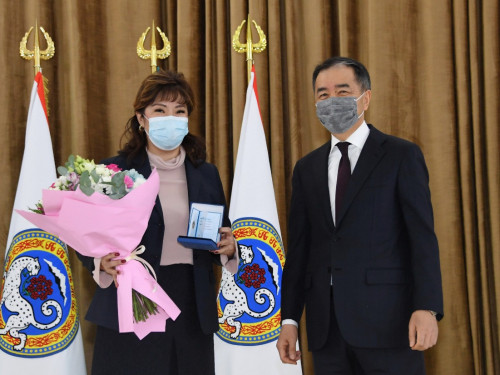 الماتى تۇرعىندارىنا مەملەكەتتىك ماراپات تاپسىرىلدى