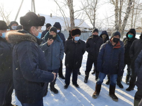 شىعىس قازاقستاندا اۋىل تۇرعىندارى دوڭىز فەرماسىن سالۋعا قارسى شىقتى