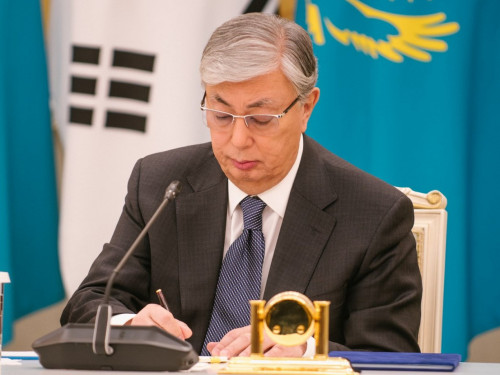 پرەزيدەنت بىرقاتار زاڭعا قول قويدى