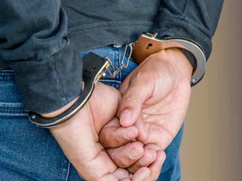 اتىراۋدا باسقا وڭىردەن ەسىرتكى ساتۋ ءۇشىن كەلگەن ازامات ۇستالدى