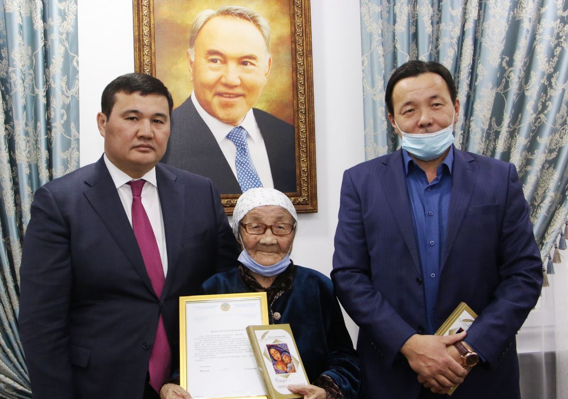 اكىم اقىنعا قولداۋ كورسەتتى