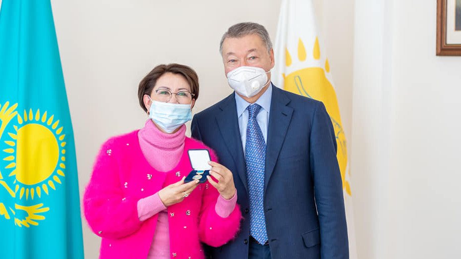 روزا رىمباەۆاعا شىعىس قازاقستاننىڭ قۇرمەتتى ازاماتى اتاعى بەرىلدى