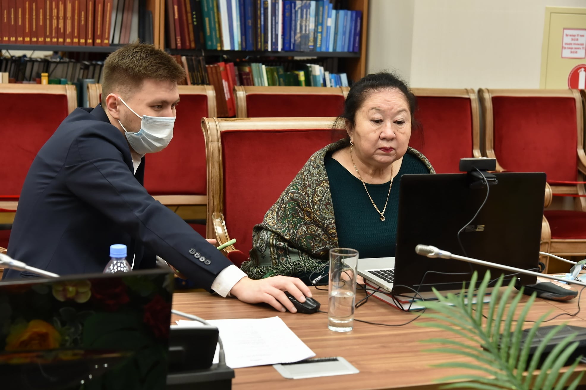 كەلەشەگى كەمەل قىزمەت