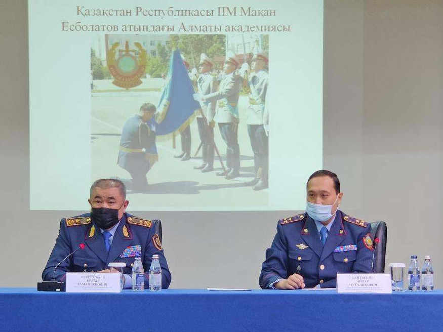 تۇرعىمباەۆ ءىىم الماتى اكادەمياسىنىڭ كۋرسانتتارىمەن كەزدەستى