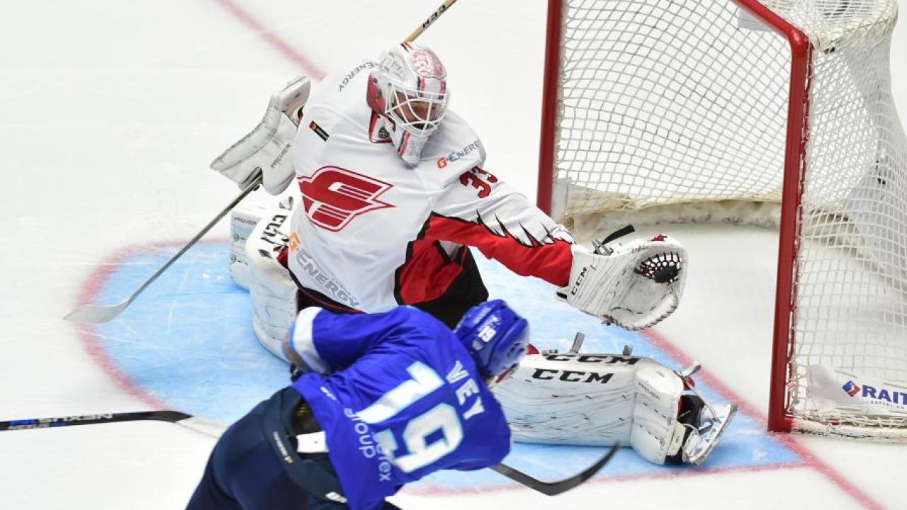 ازۋلى «اۆانگاردتى» ۇتتى