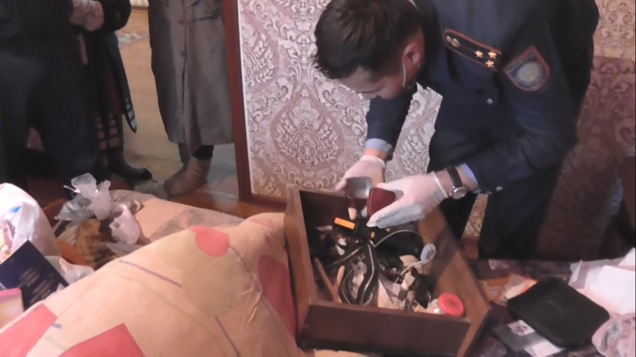 قىزىلوردادا پاتەرلەرگە ۇرلىققا تۇسكەن ەكى كۇدىكتى 6 ميلليوننان استام شىعىن كەلتىرگەن