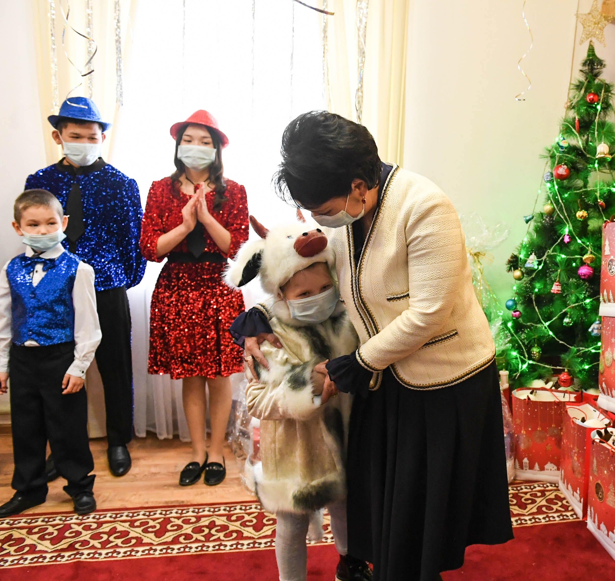 گۇلشارا ابدىقالىقوۆا بالالار اۋىلىنا باردى