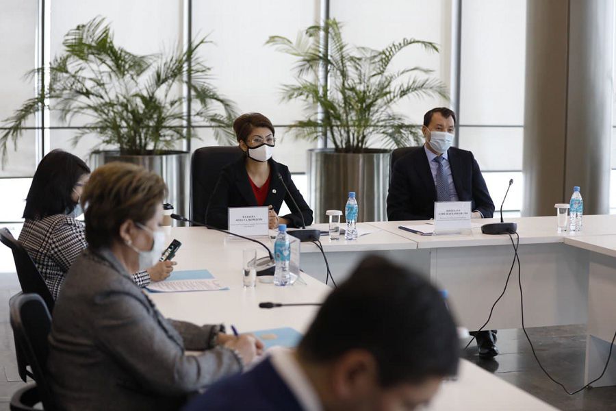 ترانسپارەنتتىلىك ۇلگىسىن كورسەتۋدە