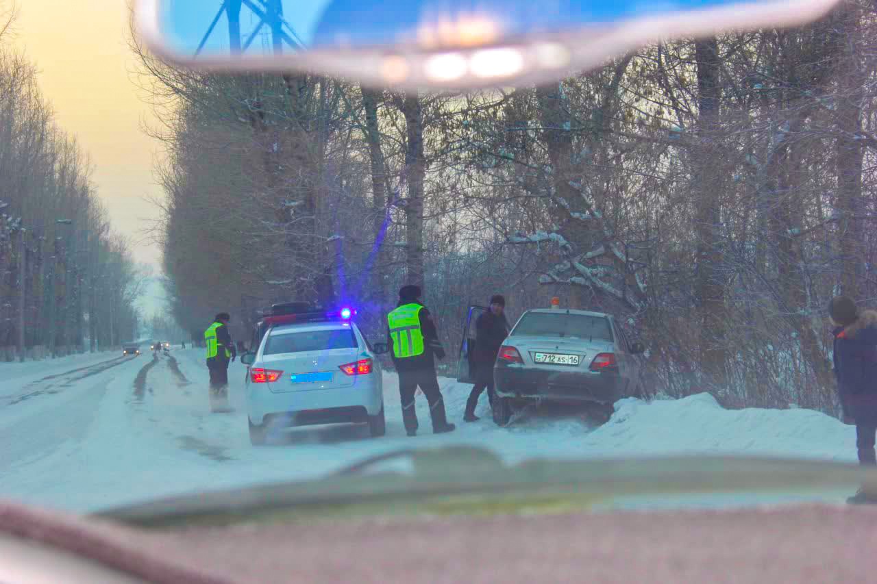 ايازدى كۇندەرى پوليتسەيلەر كومەك كورسەتكەن