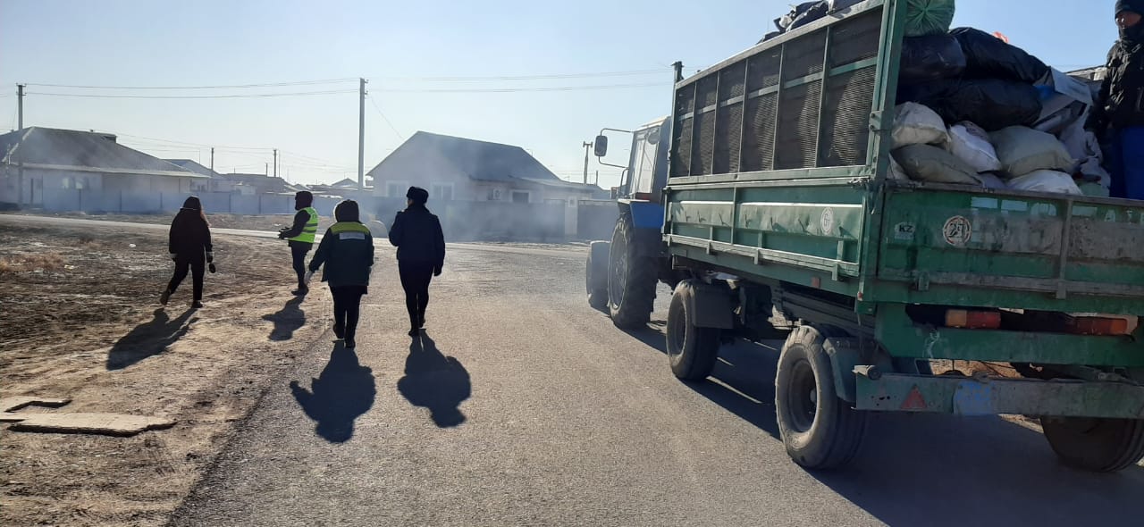 اتىراۋدا بۇرىنعى شەنەۋنىكتەر كوشە سىپىرىپ ءجۇر