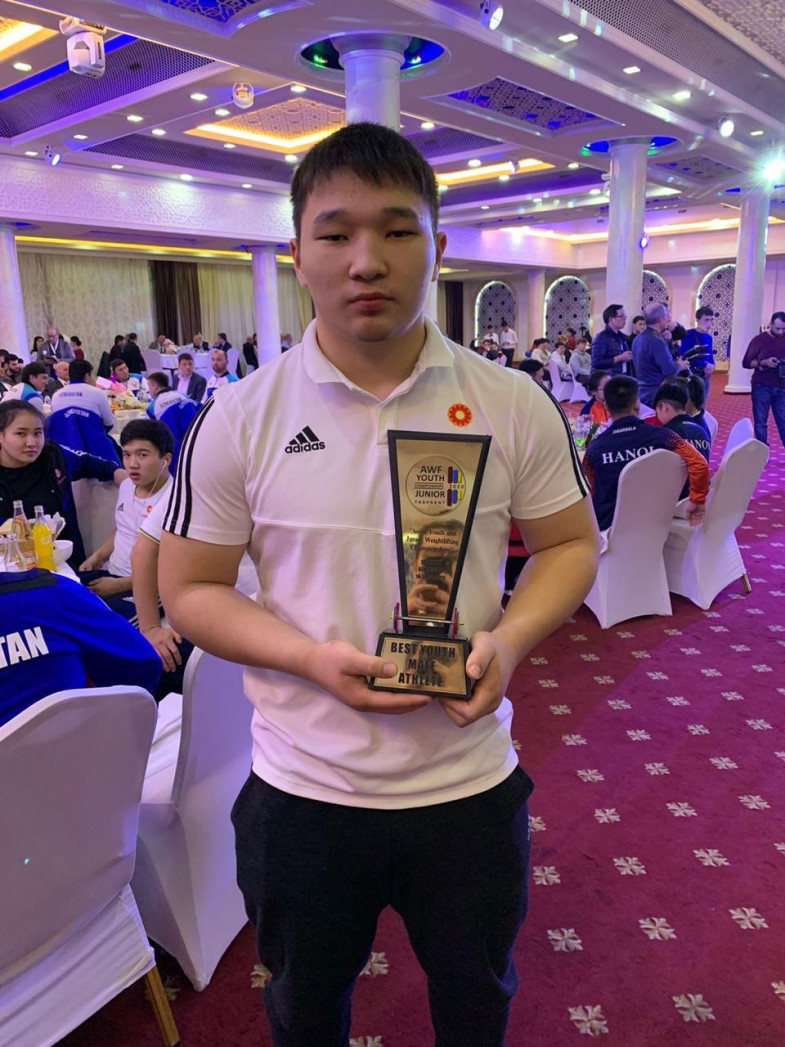 راحات بەكبولات ۇزدىك دەپ تانىلدى