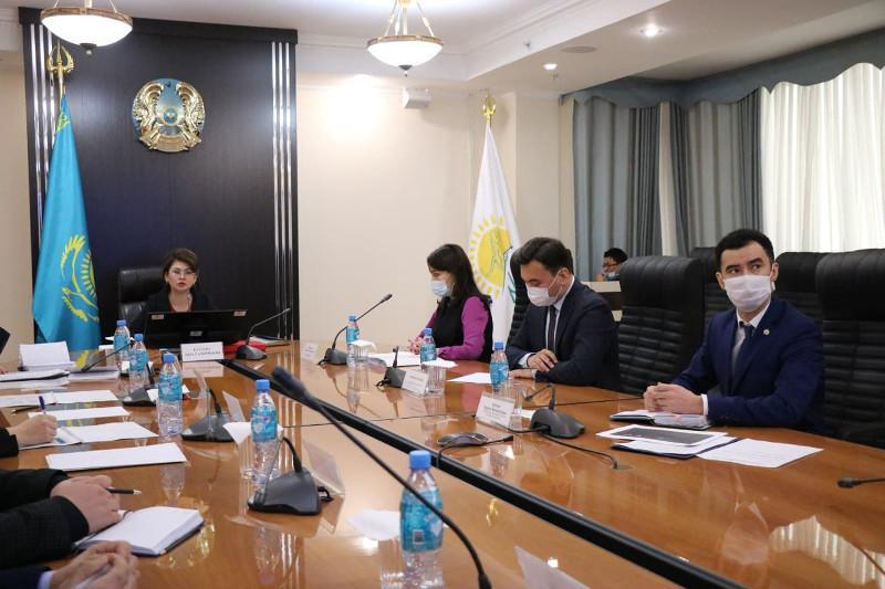 ادامگەرشىلىككە تاربيەلەۋ ستراتەگياسى