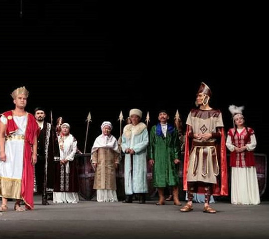 حالىق تەاترى قايتىپ كۇن كورمەك؟