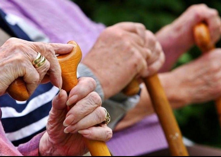 اق سامايلى الماتى (300 مىڭداي زەينەتكەر بەلسەندى ۇزاق ءومىر ءسۇرۋ ورتالىقتارىنىڭ قاراۋىندا)