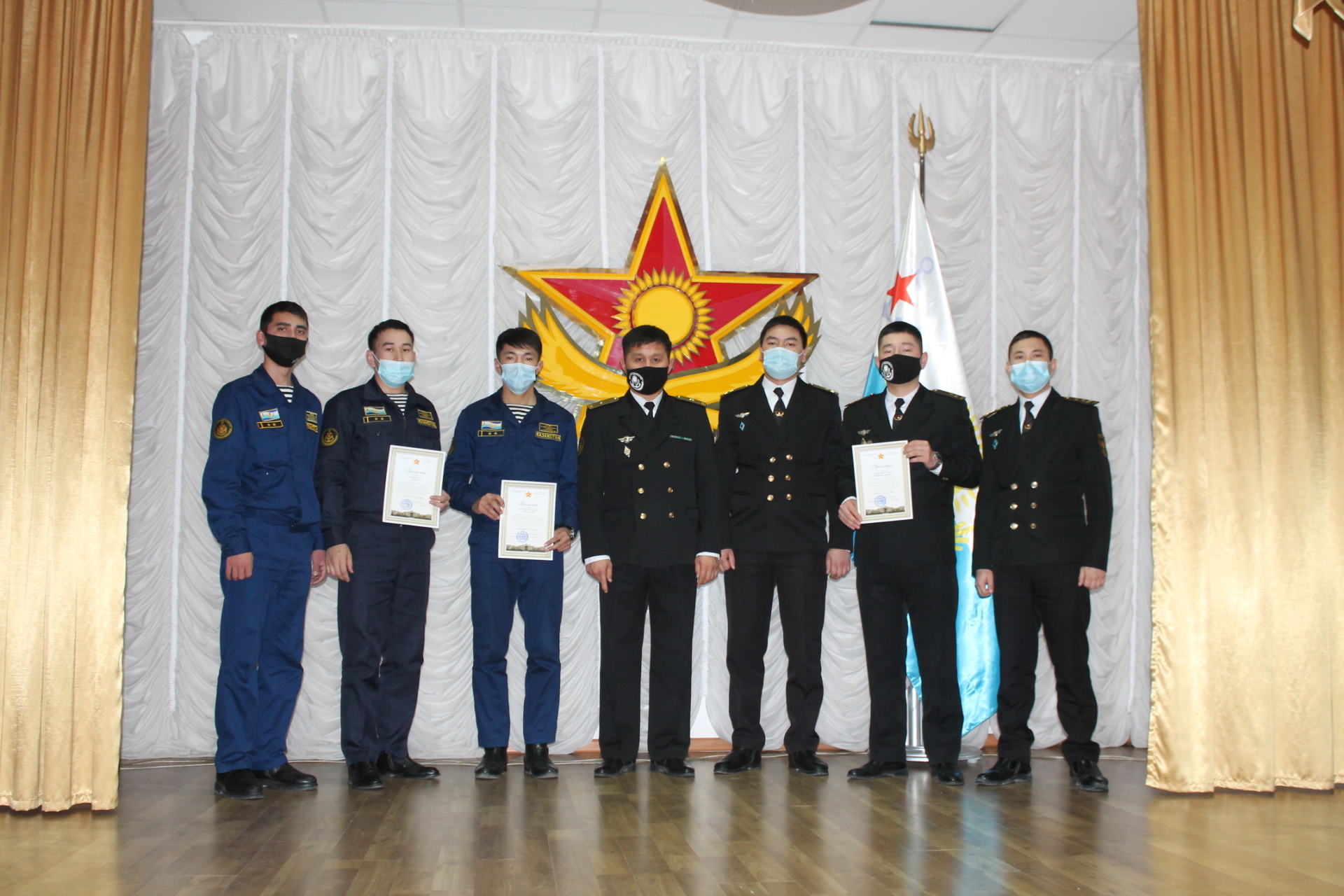 اسكەري تەڭىز كۇشتەرىندە تاربيەشى وفيتسەرلەردىڭ مەرەكەسىنە وراي سالتاناتتى جيىن ءوتتى