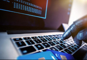 ينتەرنەت الاياقتىڭ تاعى ءبىر قۇربانى 500 مىڭ تەڭگەسىنەن ايىرىلدى