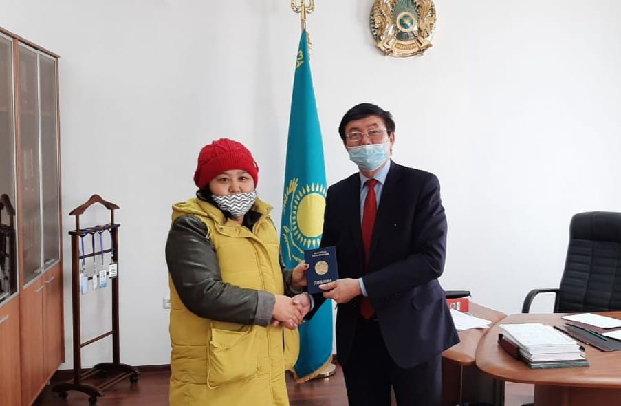 اتىراۋدا ءى توپتاعى مۇگەدەك ديپلومىن 13 جىلدان سوڭ الدى