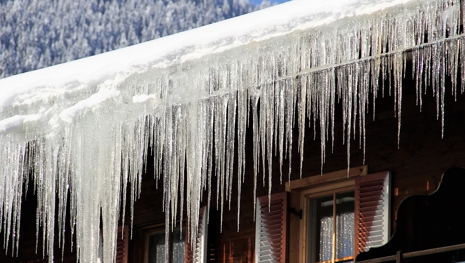 شاتىرداعى مۇز سۇڭگىلەرى قۇلاپ, 11 جاستاعى بالا كوز جۇمدى