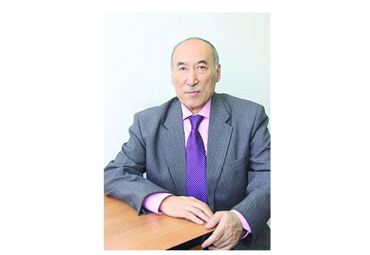 بەكزات مىنەز (ەسسە-پورترەت)