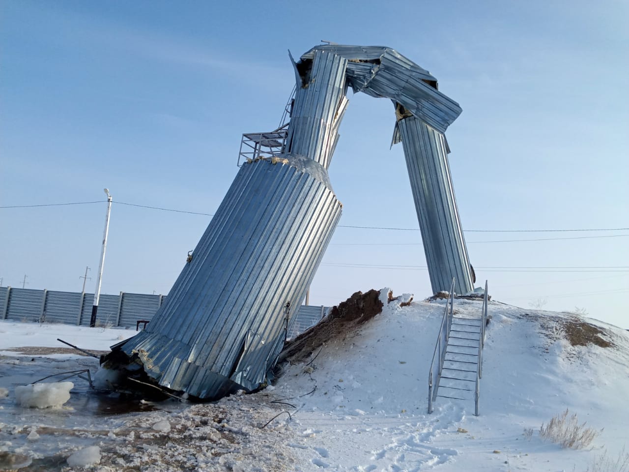 بايعابىلدا سۋ مۇناراسى قۇلاپ قالدى