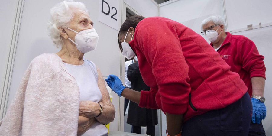 ۆاكتسينانى ءبولۋ ماسەلەسى «باس قاتىرىپ» تۇر