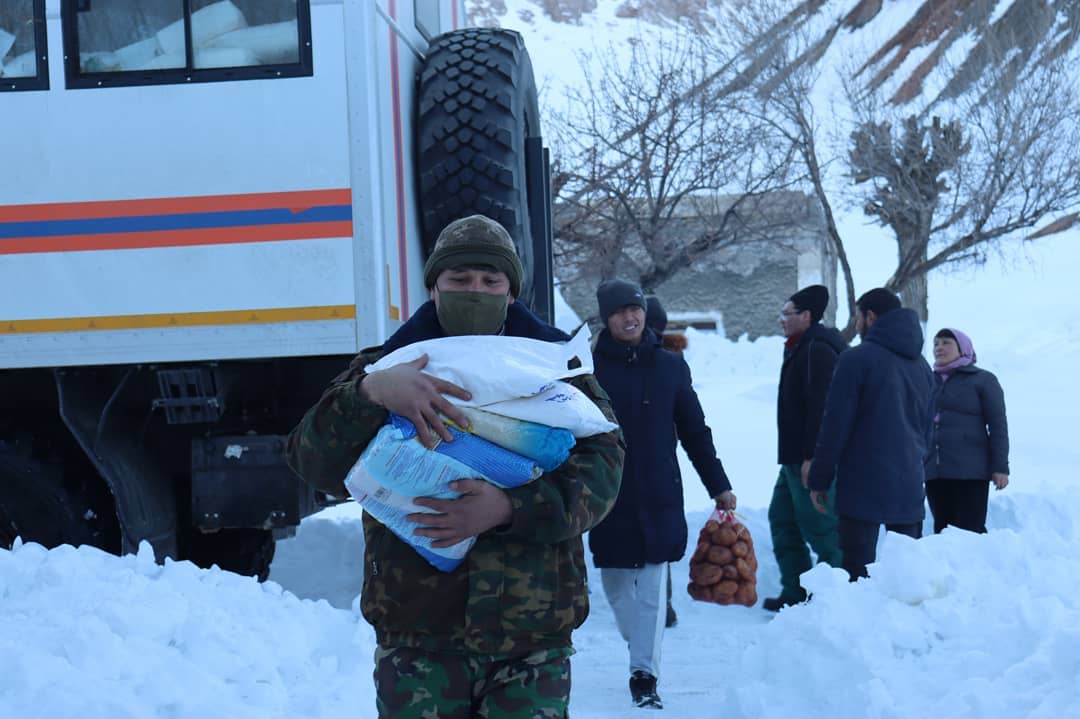 تۇركىستان وبلىسىندا قار قۇرساۋىندا قالعان 40 وتباسىنا كومەك كورسەتىلدى