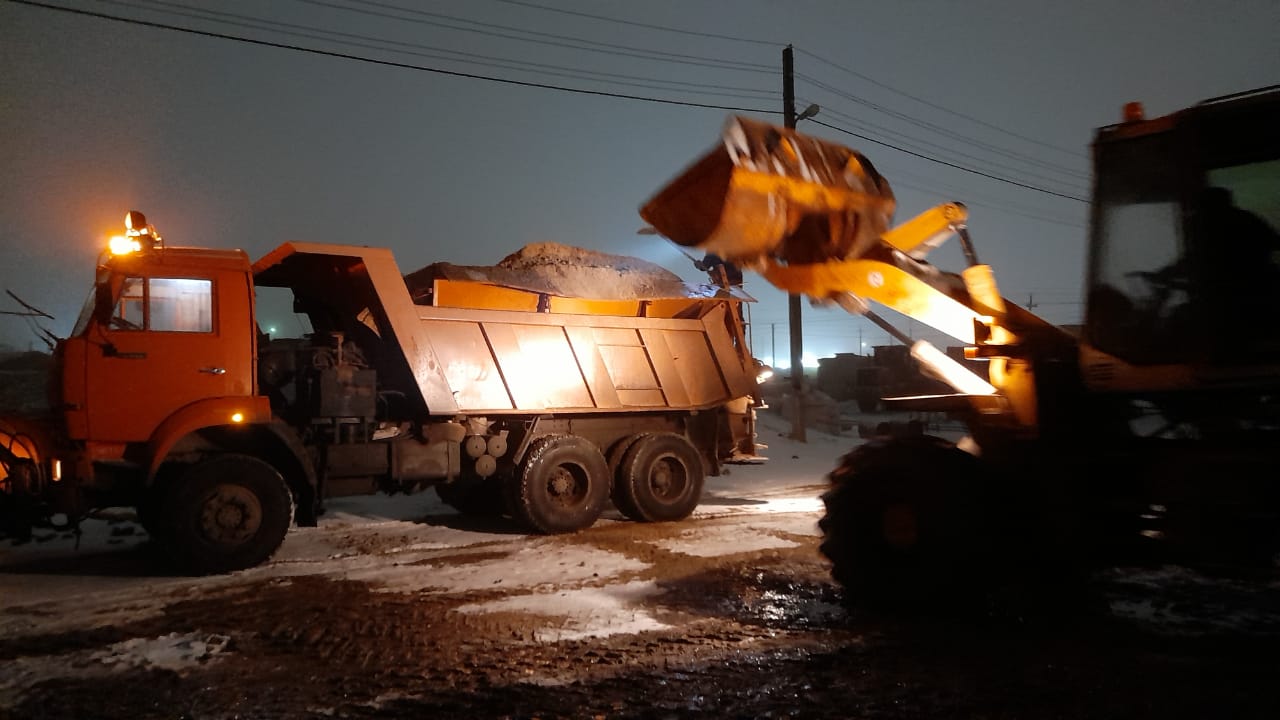 اتىراۋداعى رەسپۋبليكالىق جولدارعا 81 توننا تۇز, 588 توننا قۇم سەبىلدى