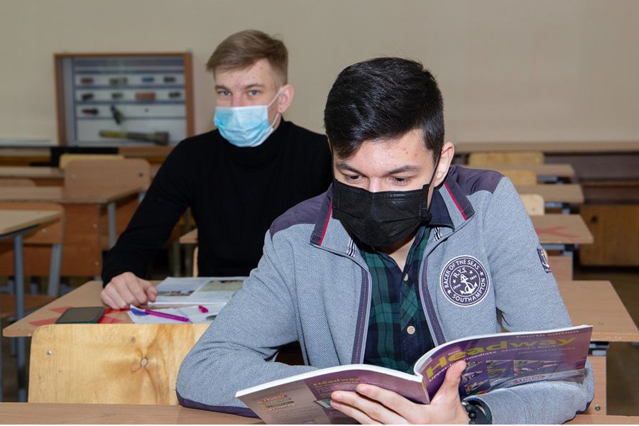 وسكەمەندە ءبىرىنشى كۋرس ستۋدەنتتەرى العاش رەت ساباققا باردى