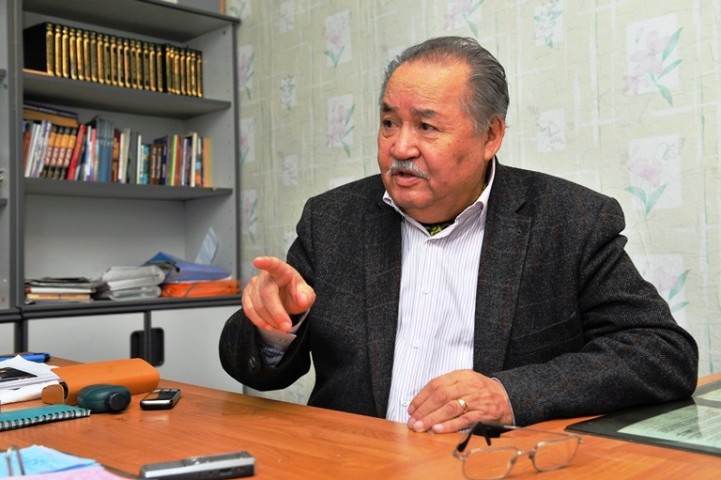 اقيقات پەن اردىڭ جۇگىن ارقالاپ وتكەن قالامگەر