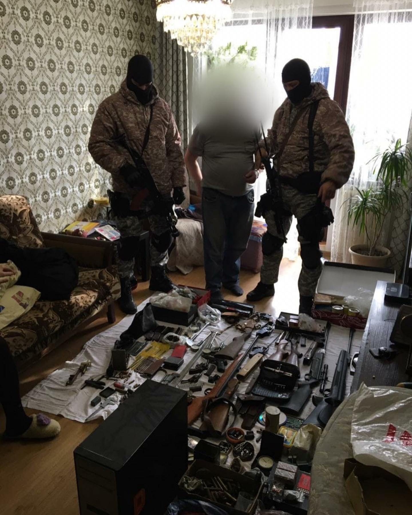 ۇيىندە قارۋ جاساعان ورالدىق ۇستالدى