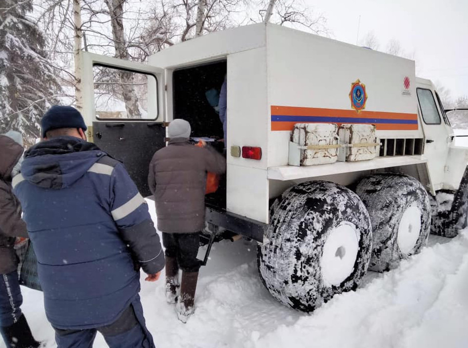 شقو-دا قار قۇرساۋىندا قالعان ستانساعا ازىق جەتكىزىلدى