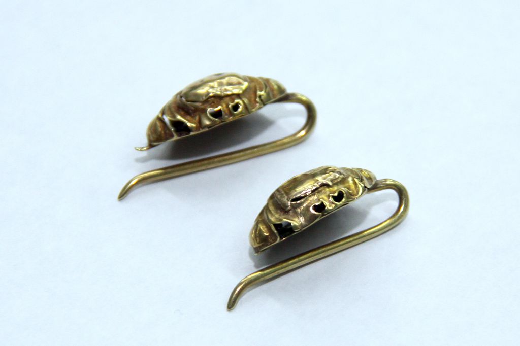 قۇلاعىندا قي قوڭىز