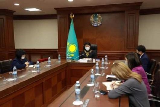 اتىراۋدا بالاباقشا قىزمەتكەرلەرىنىڭ جالاقىسى نەگە كەشىكتىرىلدى؟