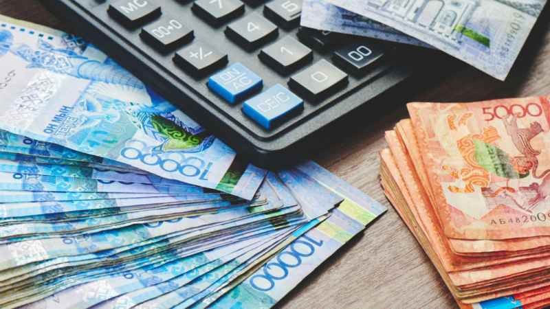 جاھاندىق قارىز ءوسىپ بارادى