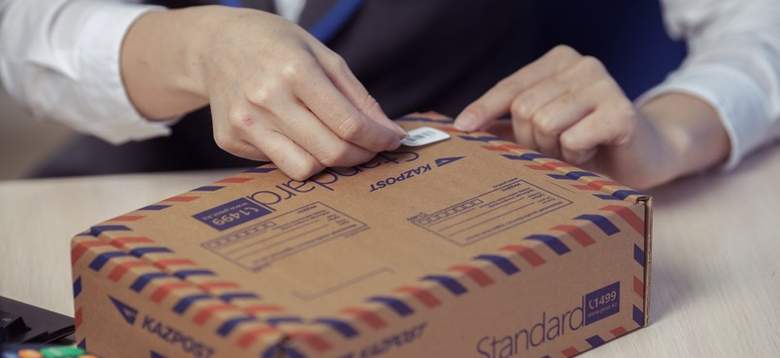 «قازپوشتا» قىزمەتكەرلەرىنە سمارتفون ۇرلادى دەگەن ايىپ تاعىلدى