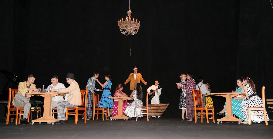 سازگەردىڭ ساحنالىق بەينەسى