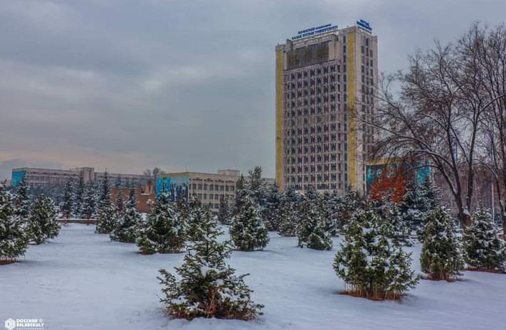 قازۇۋ قىزمەتكەرلەرىنىڭ جالاقىسى 20 پايىزعا ءوستى