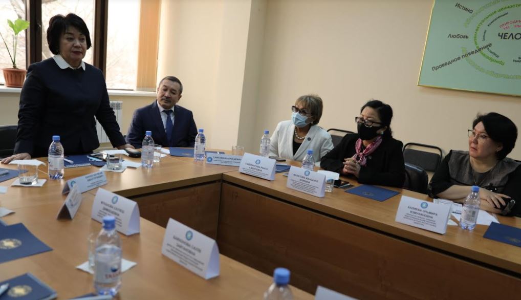 «ورلەۋدە» مۇعالىمنىڭ بىلىكتىلىگىن كوتەرۋ ماسەلەسى تالقىلاندى