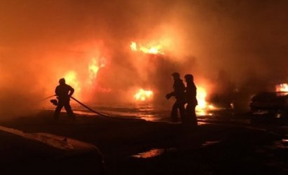 اتىراۋدا ورتەنگەن كولىكتىڭ جۇرگىزۋشىسىن تاپپاي جاتىر