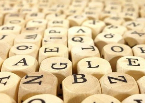 لاتىن گرافيكاسىنا نەگىزدەلگەن جاڭا قازاق ءالىپبيىنىڭ ەرەكشەلىگى نەدە؟