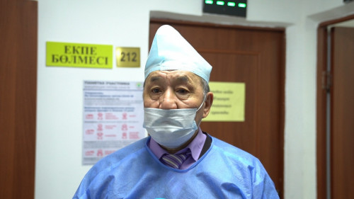 اتىراۋدا ەگدە جاستاعى دارىگەر ۆاكتسينا سالدىردى