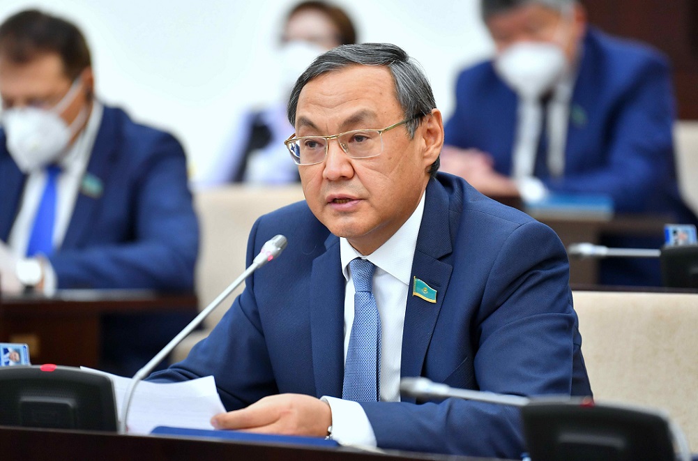 سەناتور كۇرىشباەۆ ساۋدا ورتالىقتارى ءۇشىن الدىن-الا بەلگىلەنگەن باعالاردىڭ دۇرىستىعىنا  كۇماندانادى