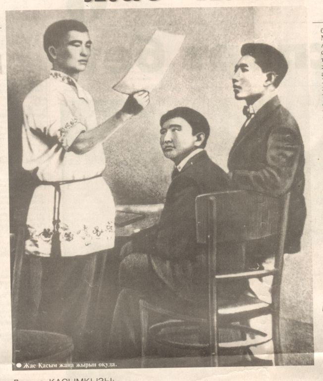 ورالدا قاسىم ءىزى سايراپ جاتىر...