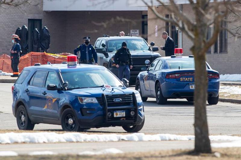 وقۋشى مەكتەپكە بومبا اكەلىپ, جارىپ جىبەردى