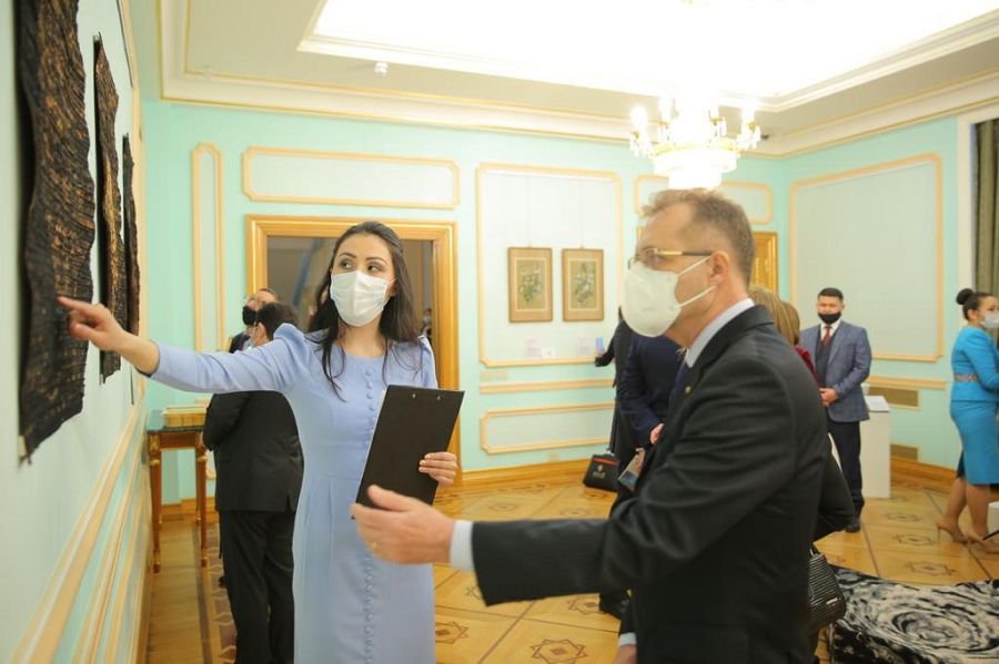 كورەيدىڭ كوركەم تۇستەرى