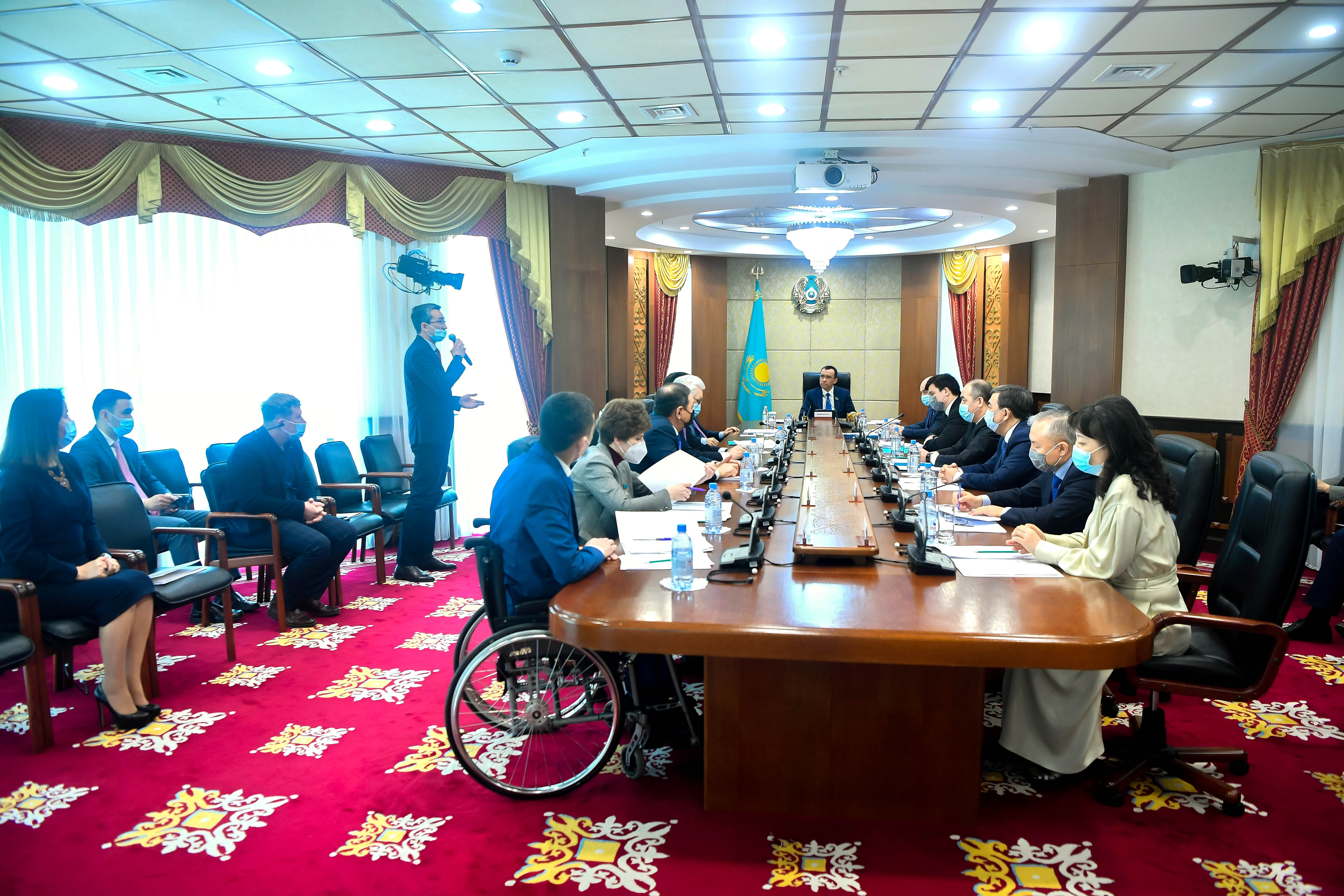 سەناتتا الەۋمەتتىك كاسىپكەرلىكتى دامىتۋ بويىنشا زاڭ جوباسى تانىستىرىلدى